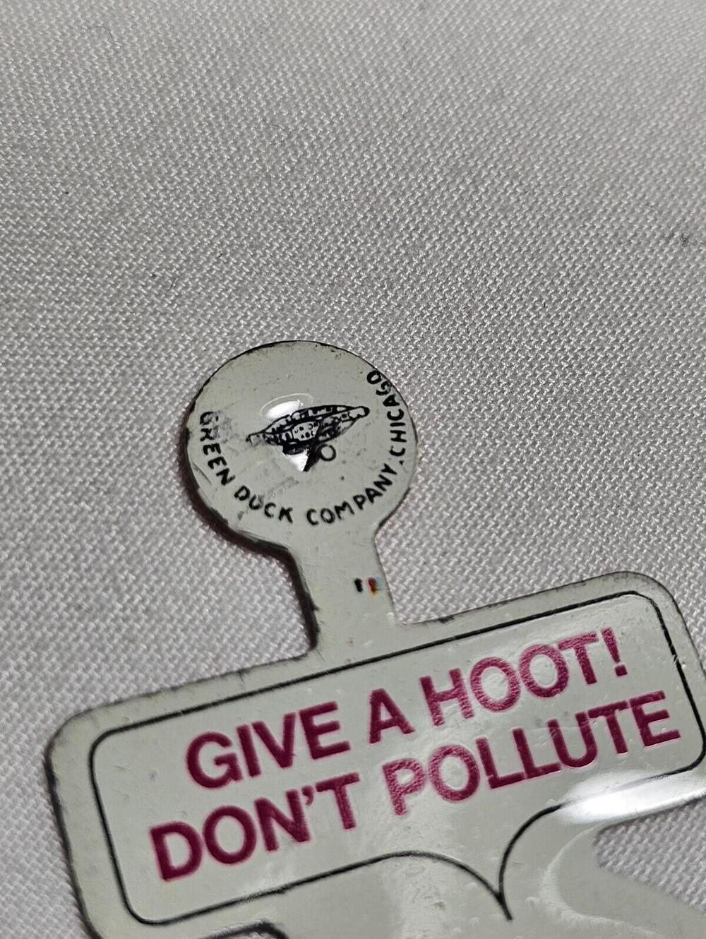 Vintage WOODSY OWL GIVE A HOOT Tin Lapel Fold Over Pocket Badge Chicago - Picture 3 of 4